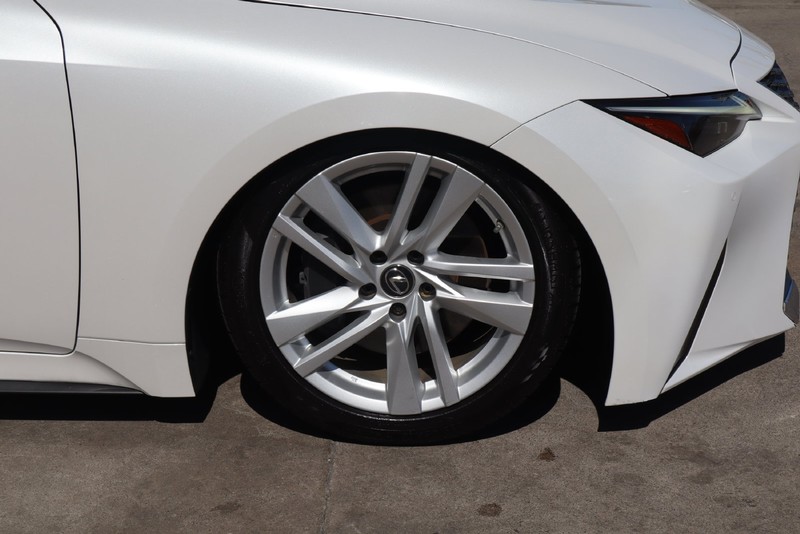 Lexus IS Vehicle Full-screen Gallery Image 13