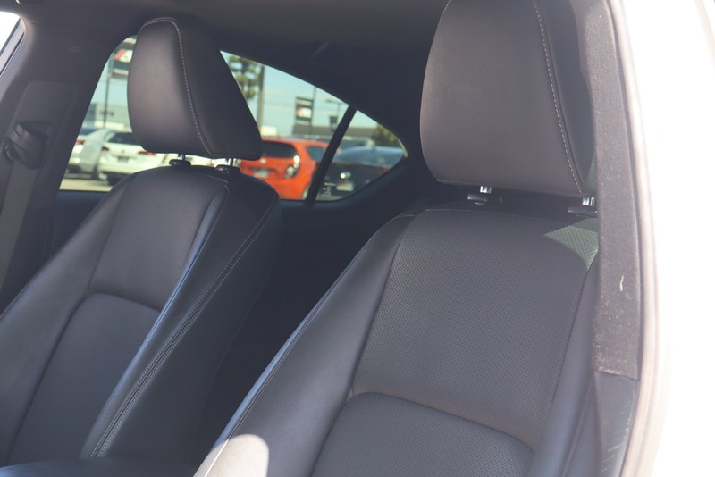 Lexus IS Vehicle Full-screen Gallery Image 17