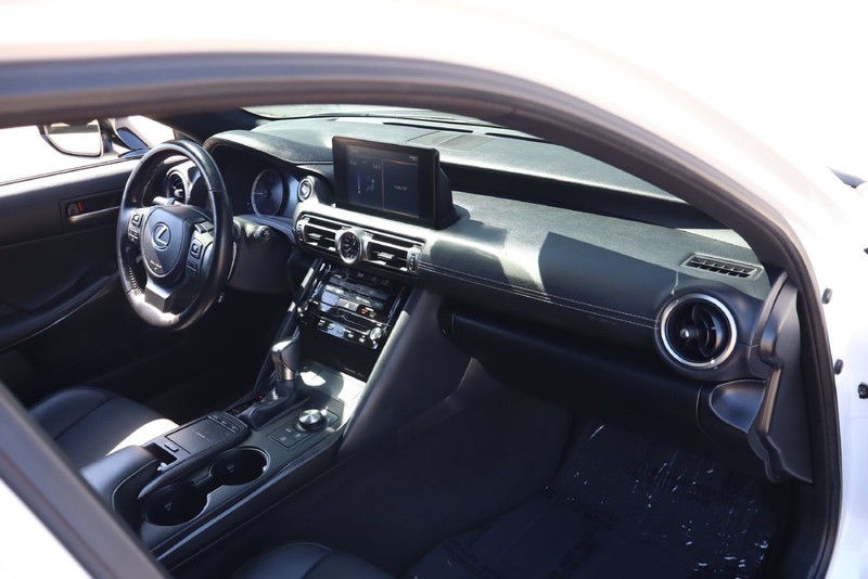 Lexus IS Vehicle Full-screen Gallery Image 18