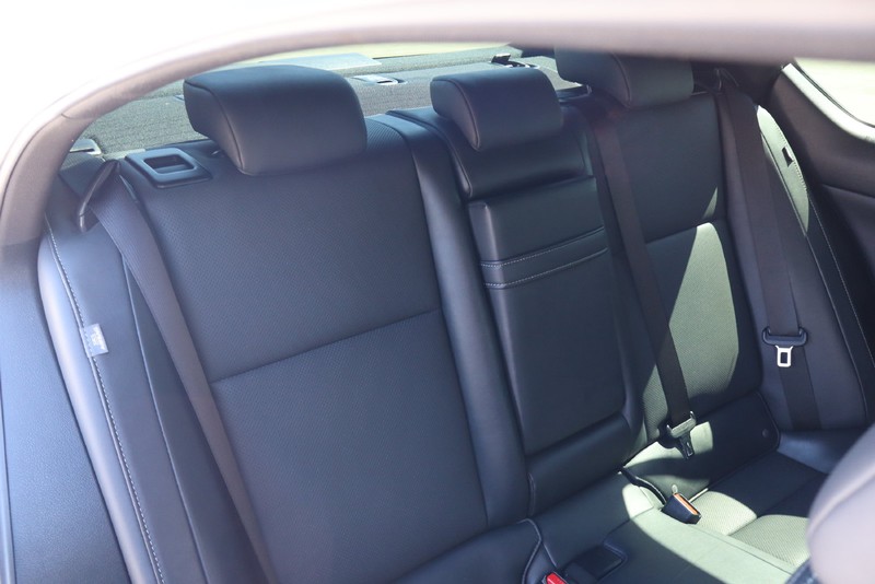 Lexus IS Vehicle Full-screen Gallery Image 20