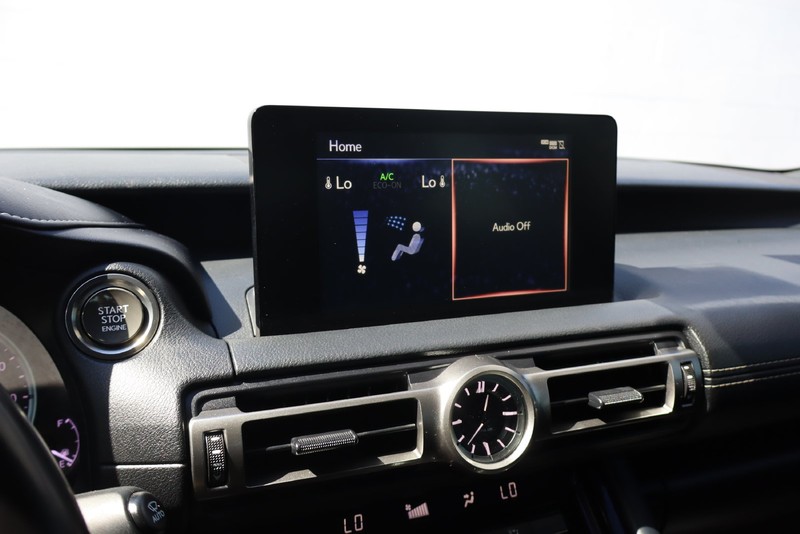 Lexus IS Vehicle Full-screen Gallery Image 25
