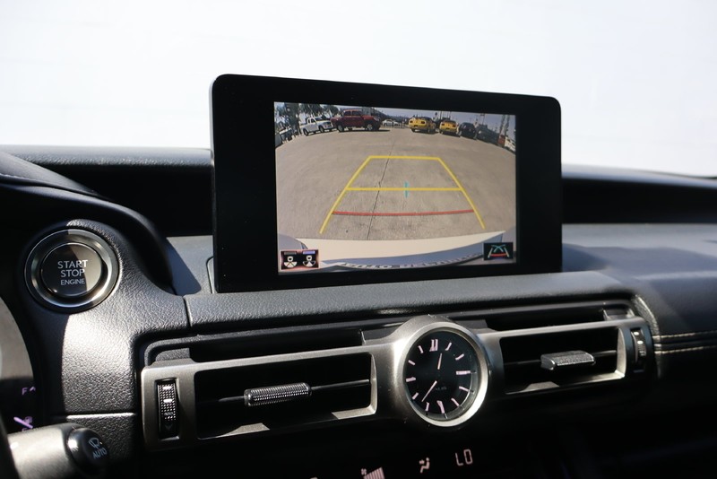 Lexus IS Vehicle Full-screen Gallery Image 26