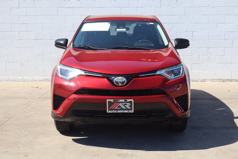 Toyota RAV4 Vehicle Full-screen Gallery Image 02