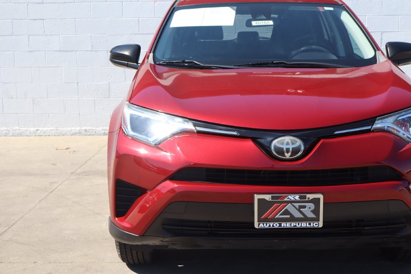 Toyota RAV4 Vehicle Full-screen Gallery Image 03