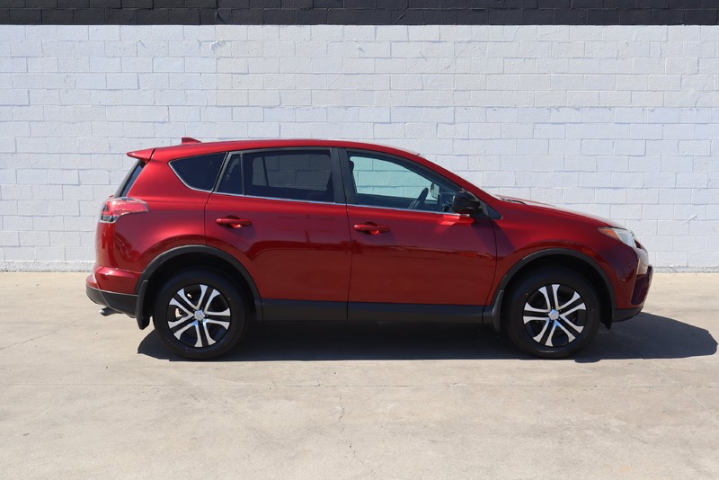 Toyota RAV4 Vehicle Full-screen Gallery Image 04