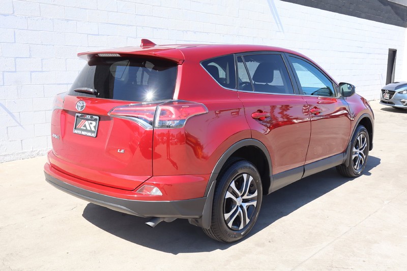 Toyota RAV4 Vehicle Full-screen Gallery Image 05