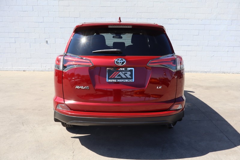 Toyota RAV4 Vehicle Full-screen Gallery Image 06