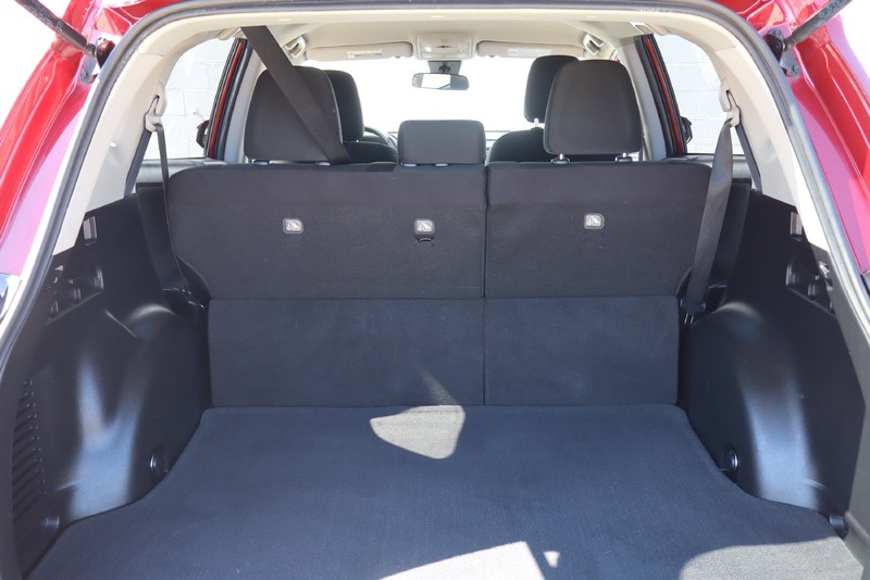 Toyota RAV4 Vehicle Full-screen Gallery Image 08