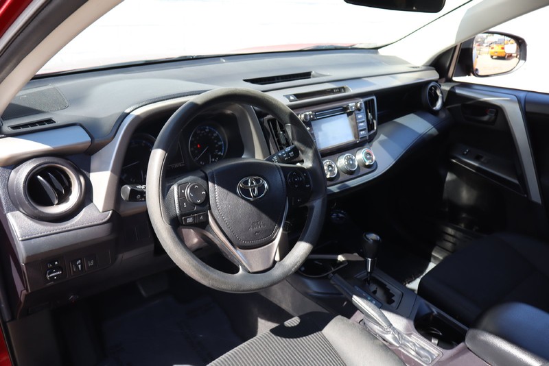 Toyota RAV4 Vehicle Full-screen Gallery Image 15