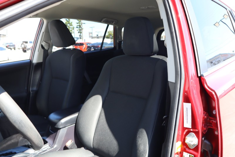 Toyota RAV4 Vehicle Full-screen Gallery Image 16