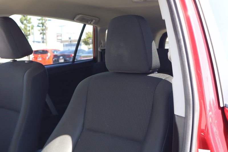 Toyota RAV4 Vehicle Full-screen Gallery Image 17