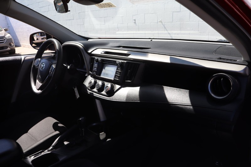 Toyota RAV4 Vehicle Full-screen Gallery Image 18