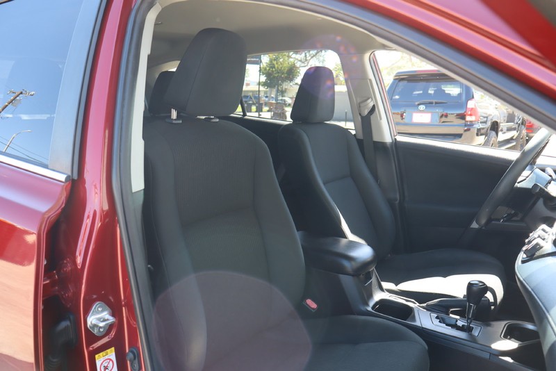 Toyota RAV4 Vehicle Full-screen Gallery Image 19