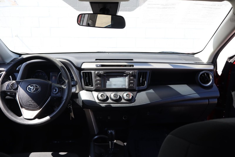 Toyota RAV4 Vehicle Full-screen Gallery Image 21