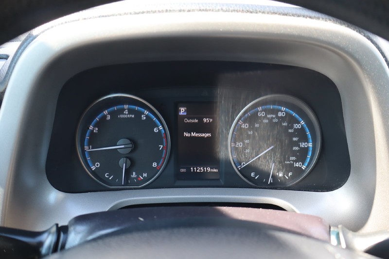 Toyota RAV4 Vehicle Full-screen Gallery Image 22