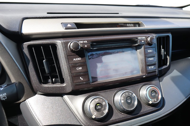 Toyota RAV4 Vehicle Full-screen Gallery Image 26