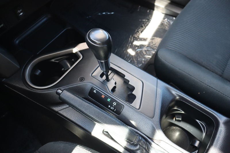 Toyota RAV4 Vehicle Full-screen Gallery Image 27