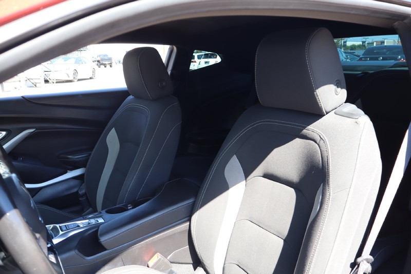 Chevrolet Camaro Vehicle Full-screen Gallery Image 16