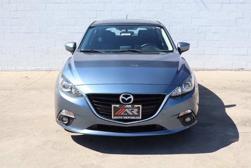 Mazda Mazda3 Hatchback Vehicle Full-screen Gallery Image 02