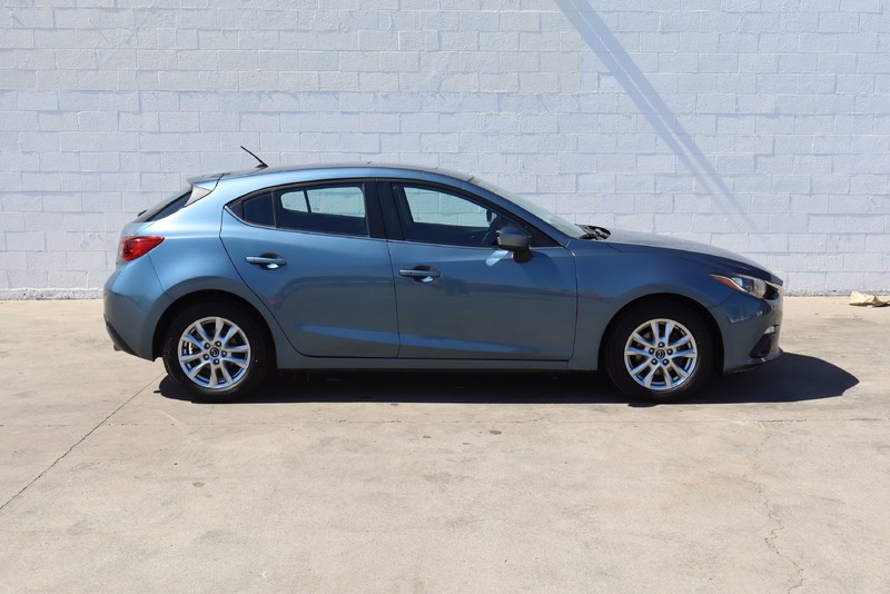Mazda Mazda3 Hatchback Vehicle Full-screen Gallery Image 04