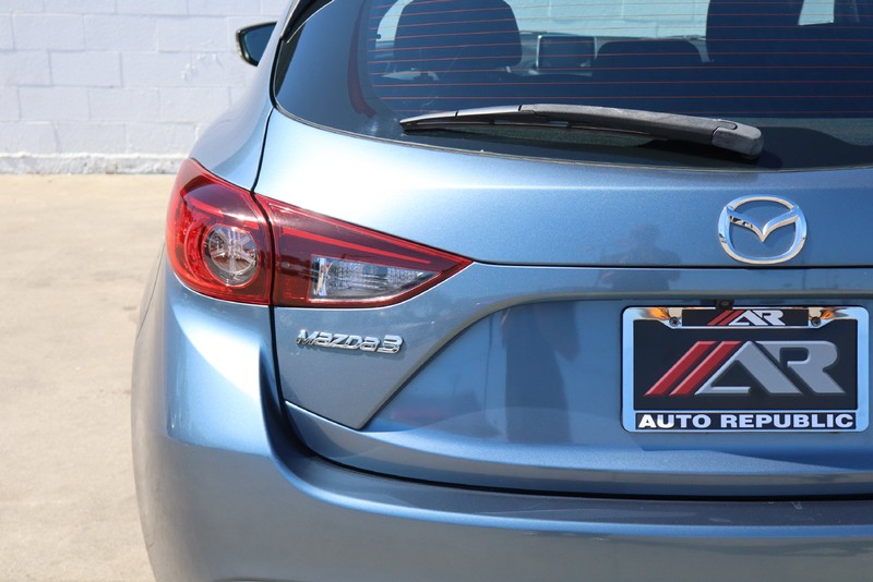 Mazda Mazda3 Hatchback Vehicle Full-screen Gallery Image 07