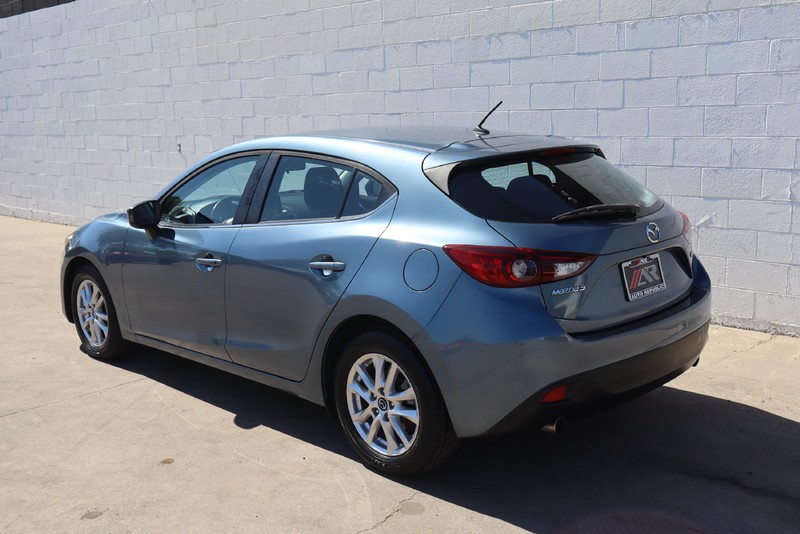 Mazda Mazda3 Hatchback Vehicle Full-screen Gallery Image 09