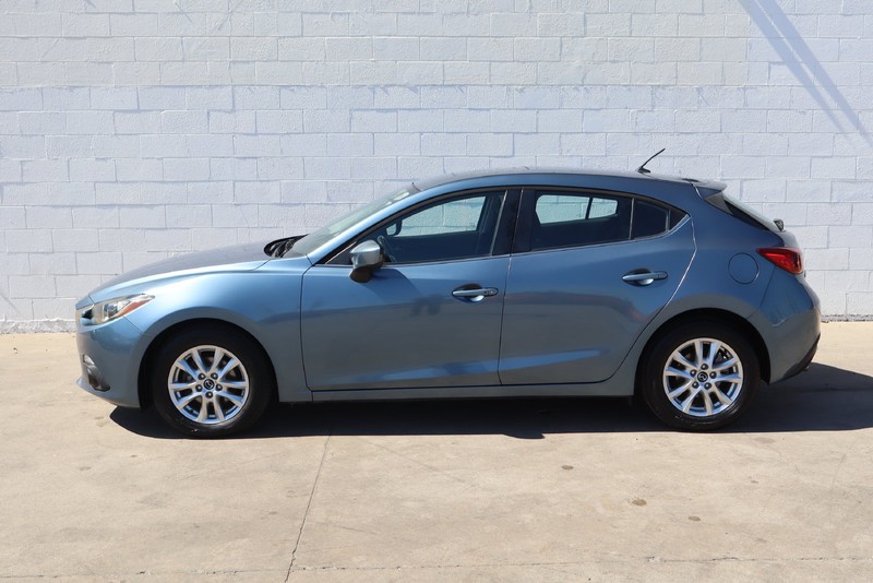 Mazda Mazda3 Hatchback Vehicle Full-screen Gallery Image 10