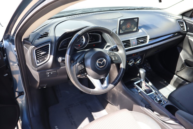 Mazda Mazda3 Hatchback Vehicle Full-screen Gallery Image 15