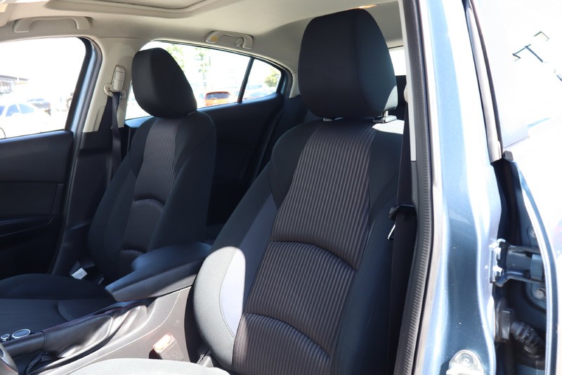 Mazda Mazda3 Hatchback Vehicle Full-screen Gallery Image 16