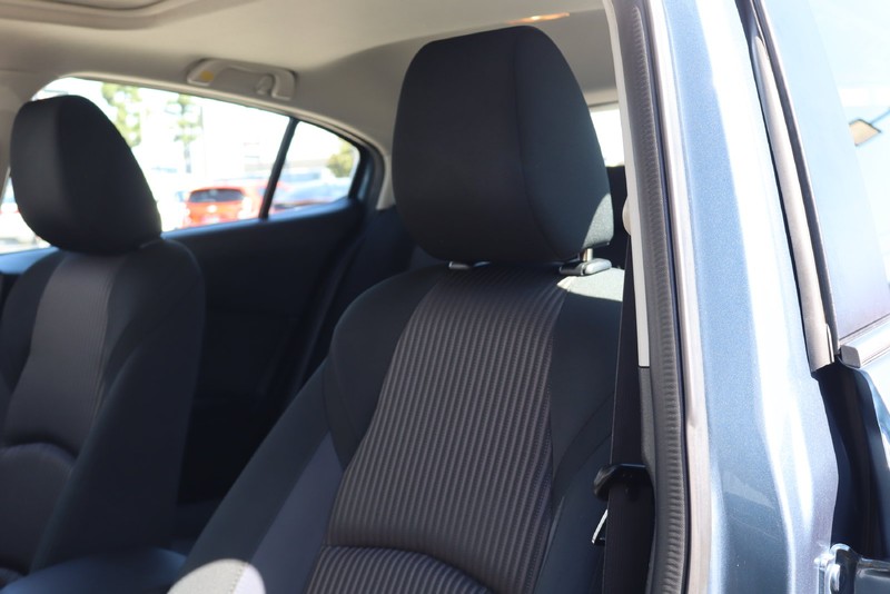 Mazda Mazda3 Hatchback Vehicle Full-screen Gallery Image 17