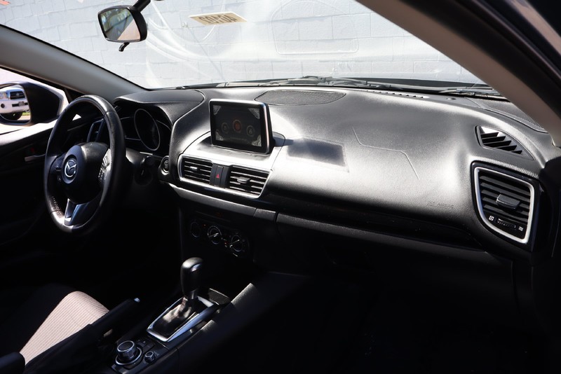 Mazda Mazda3 Hatchback Vehicle Full-screen Gallery Image 18