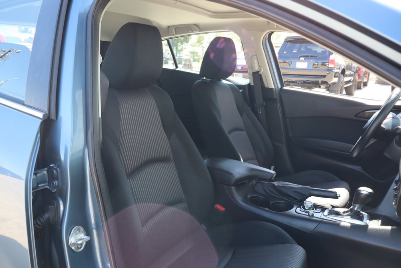 Mazda Mazda3 Hatchback Vehicle Full-screen Gallery Image 19