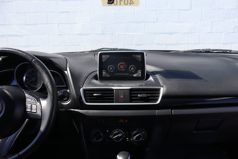Mazda Mazda3 Hatchback Vehicle Full-screen Gallery Image 24