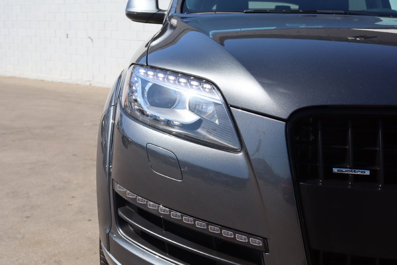 Audi Q7 Vehicle Full-screen Gallery Image 03