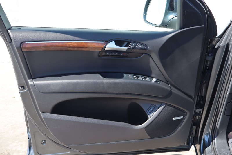 Audi Q7 Vehicle Full-screen Gallery Image 17