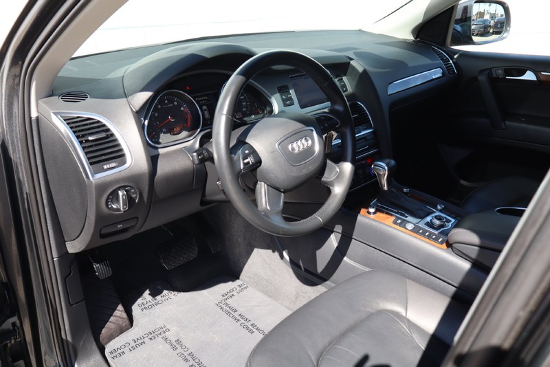 Audi Q7 Vehicle Full-screen Gallery Image 19