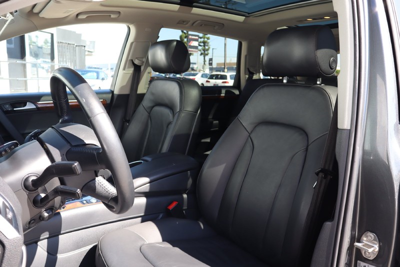 Audi Q7 Vehicle Full-screen Gallery Image 21