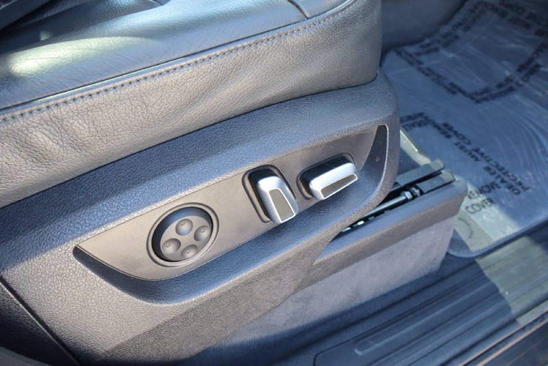 Audi Q7 Vehicle Full-screen Gallery Image 24
