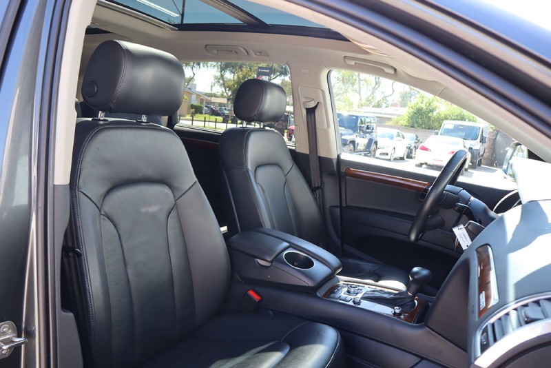 Audi Q7 Vehicle Full-screen Gallery Image 25