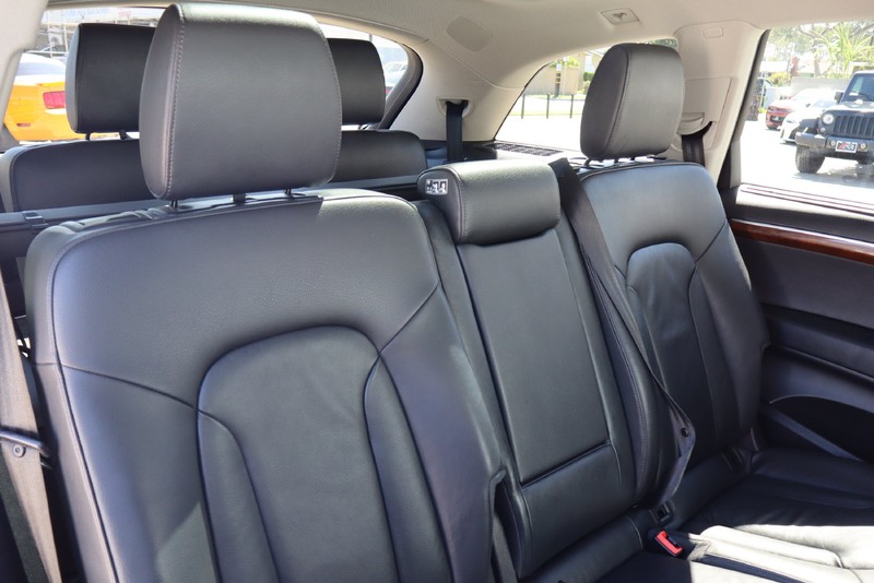 Audi Q7 Vehicle Full-screen Gallery Image 27