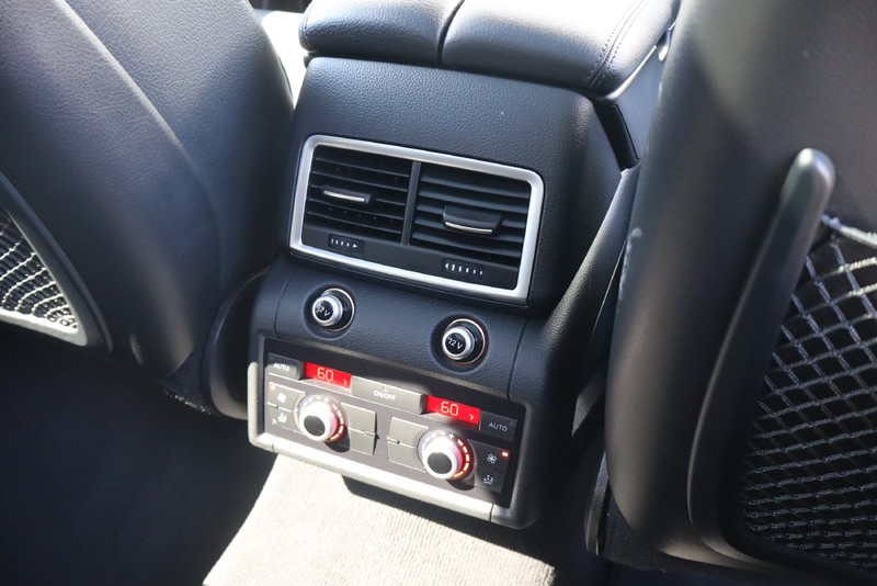 Audi Q7 Vehicle Full-screen Gallery Image 29
