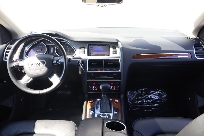 Audi Q7 Vehicle Full-screen Gallery Image 30