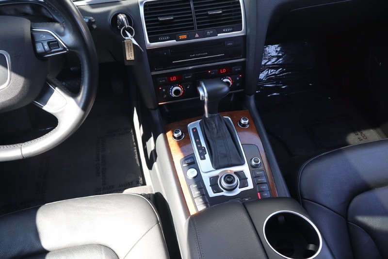 Audi Q7 Vehicle Full-screen Gallery Image 35
