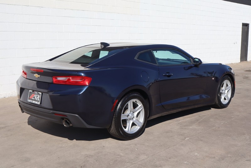 Chevrolet Camaro Vehicle Full-screen Gallery Image 05