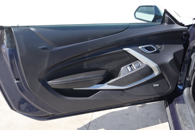 Chevrolet Camaro Vehicle Full-screen Gallery Image 15
