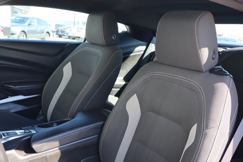 Chevrolet Camaro Vehicle Full-screen Gallery Image 19