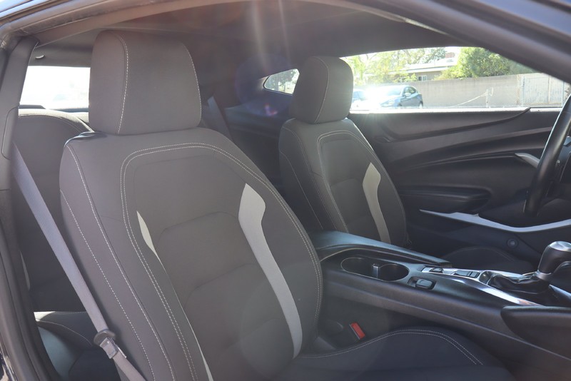 Chevrolet Camaro Vehicle Full-screen Gallery Image 23