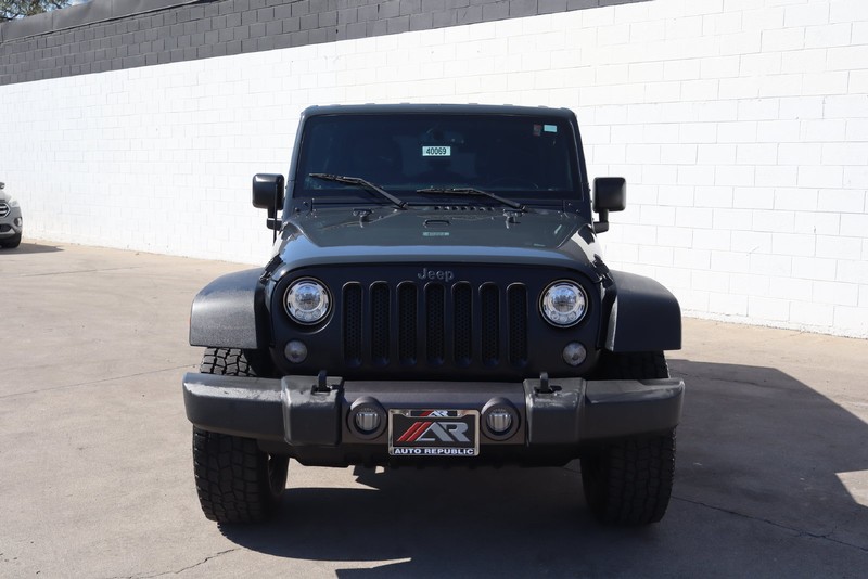 Jeep Wrangler Unlimited Vehicle Full-screen Gallery Image 02
