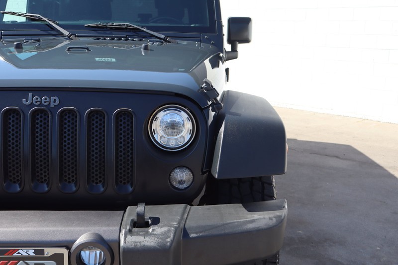 Jeep Wrangler Unlimited Vehicle Full-screen Gallery Image 03