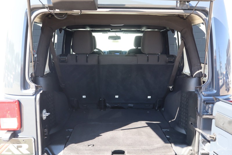 Jeep Wrangler Unlimited Vehicle Full-screen Gallery Image 08